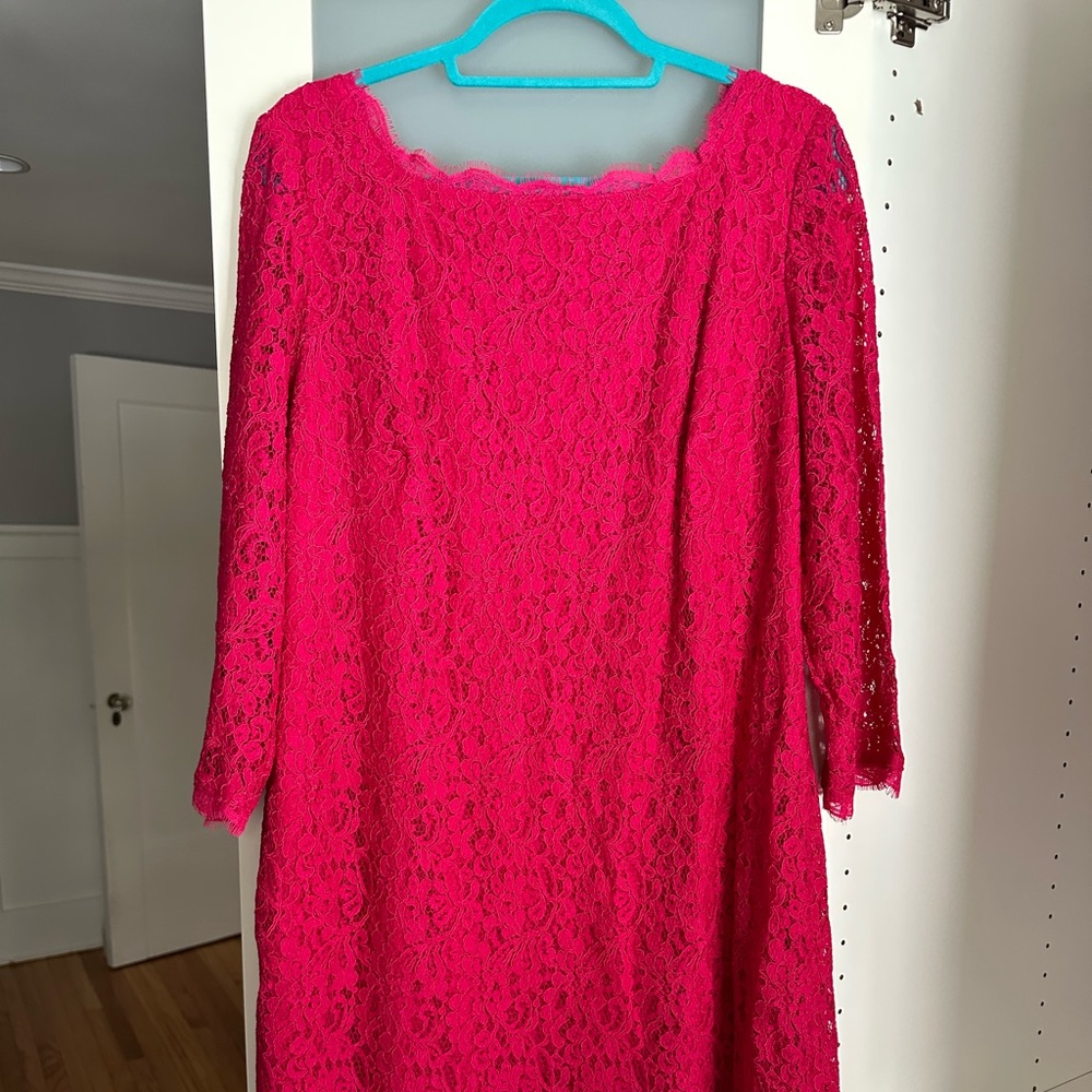 #Red lace #AdrianaPapell shift #dress. Boat neck in front, slight V in the back.